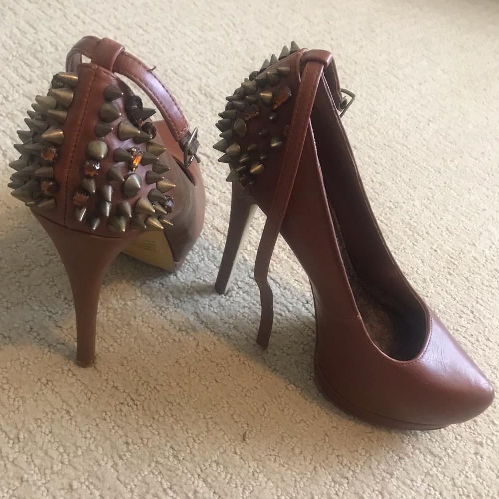 Shoes - Picture 6 of 7